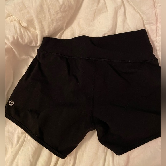 Inner glow high rise lulu shorts - Picture 2 of 2